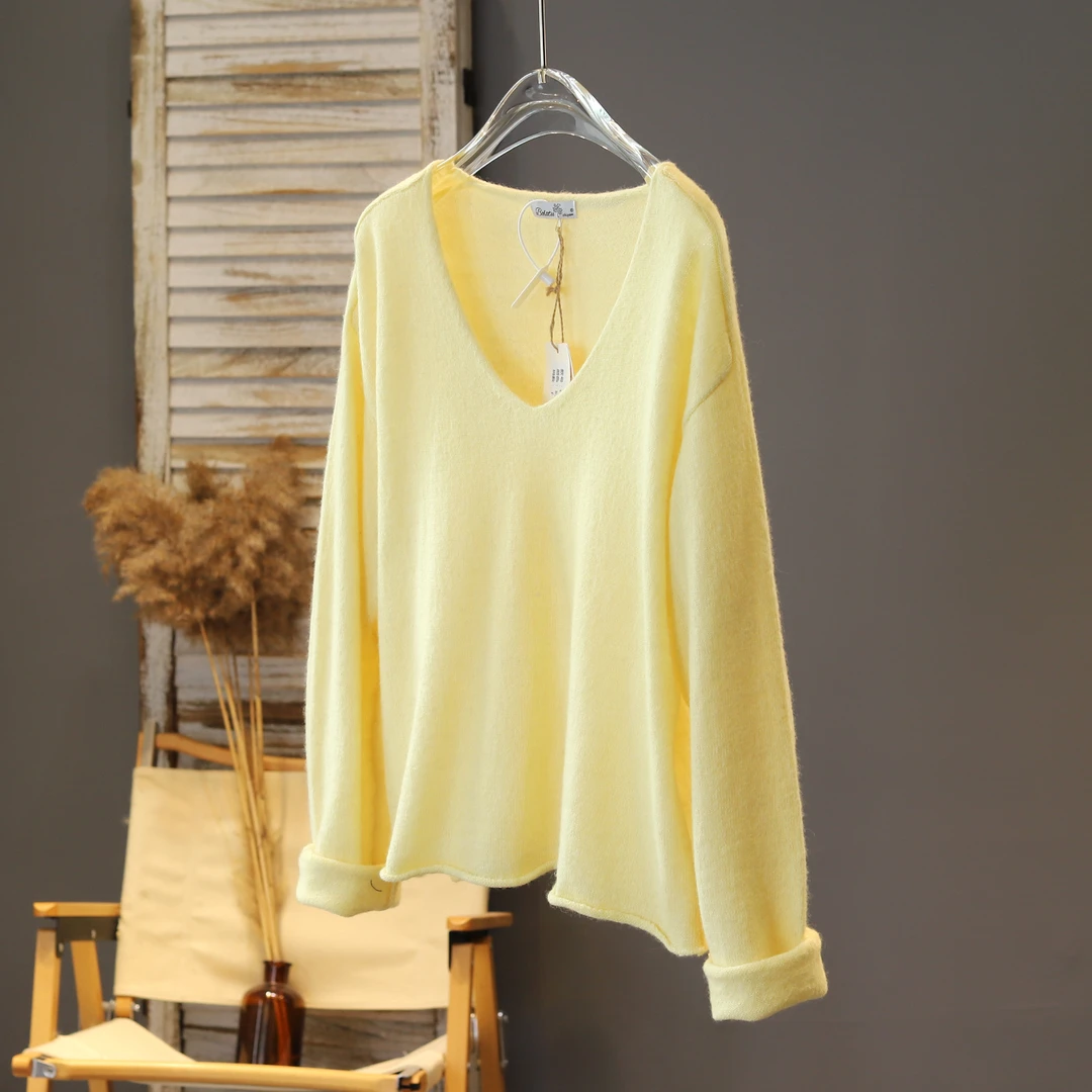 上新2025年秋日温柔气质V领显瘦毛衣女羊毛纯色卷边百搭通勤长袖