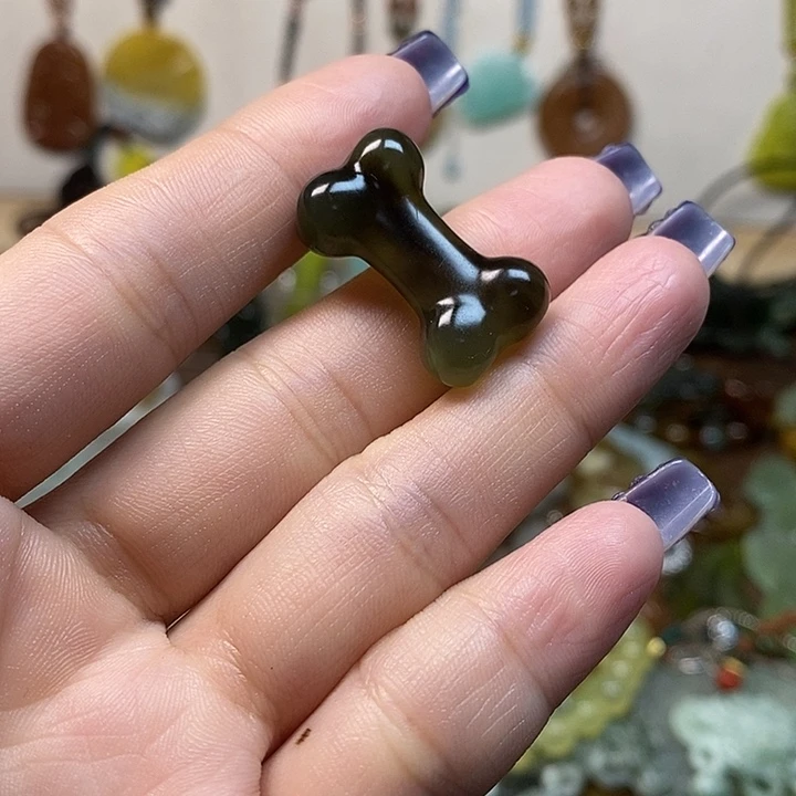 蛇纹石玉吊坠未镶嵌