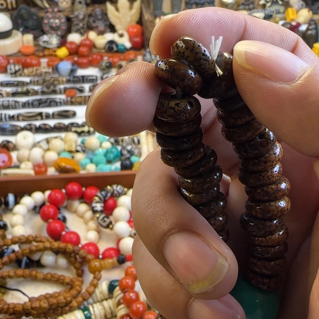 糼***.吊坠星月菩提星月菩提佩珠是由一颗大而