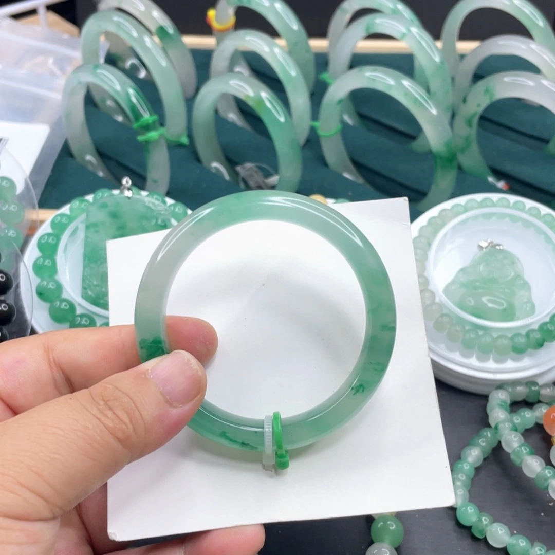 *** 石英质玉未镶嵌手镯