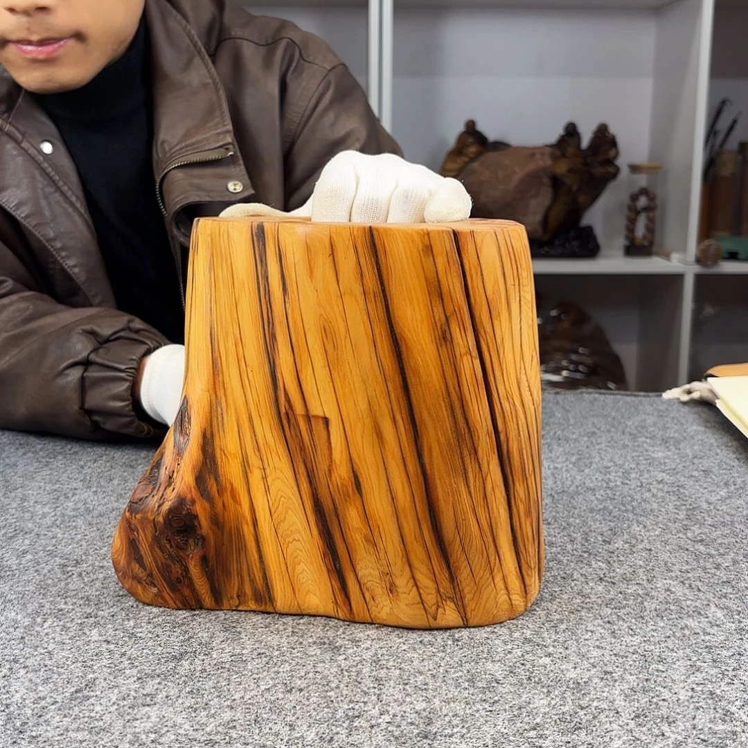 陈***少崖柏太行崖柏精品笔筒