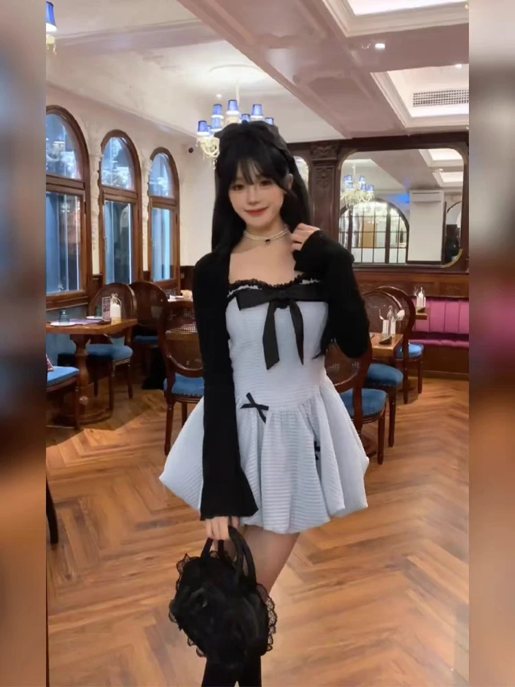 甜美蓝色花苞蕾丝边短款吊带裙