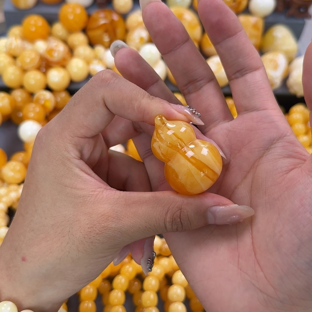 蜜蜡未镶嵌珠宝奇石