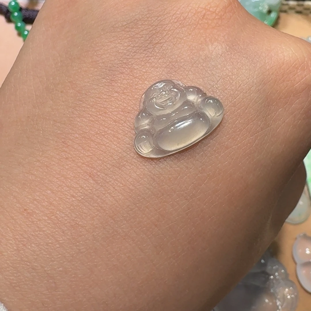 翡翠未镶嵌颈饰佛