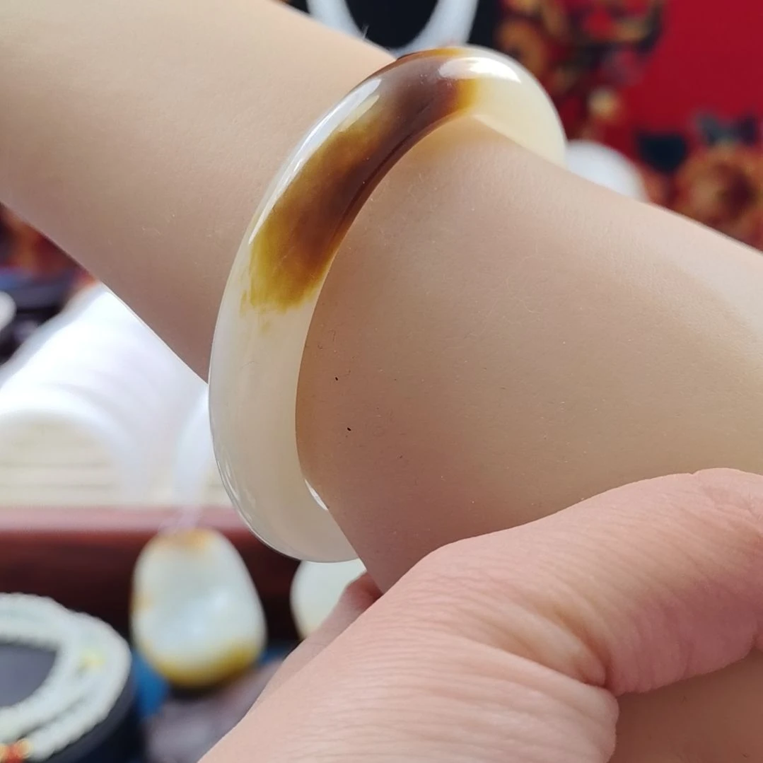 和田玉（糖玉）未镶嵌手镯