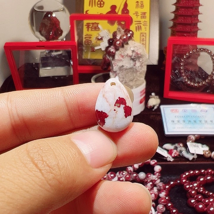 天然辰砂纯天然朱砂原石吊坠