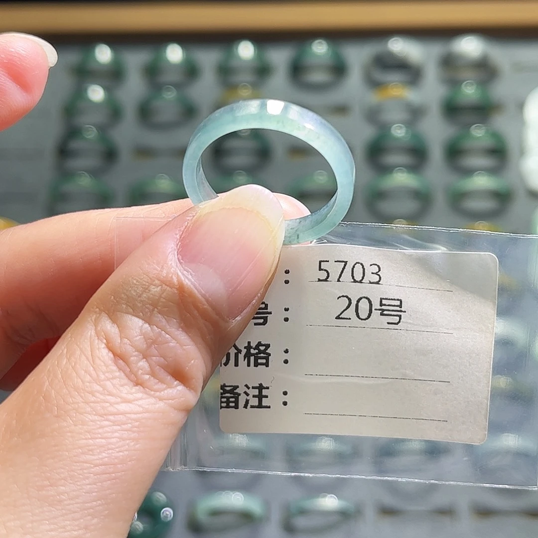 翡翠未镶嵌戒指5703。