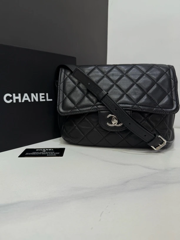 95新 Chanel/香奈儿 黑银Cf宽肩带单肩包24开卡23Cm/HK50010506