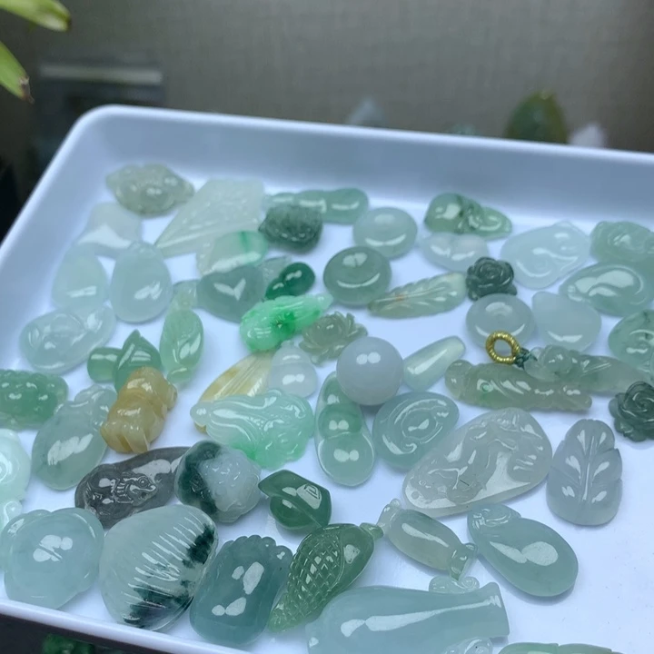 翡翠未镶嵌颈饰小滴流一个