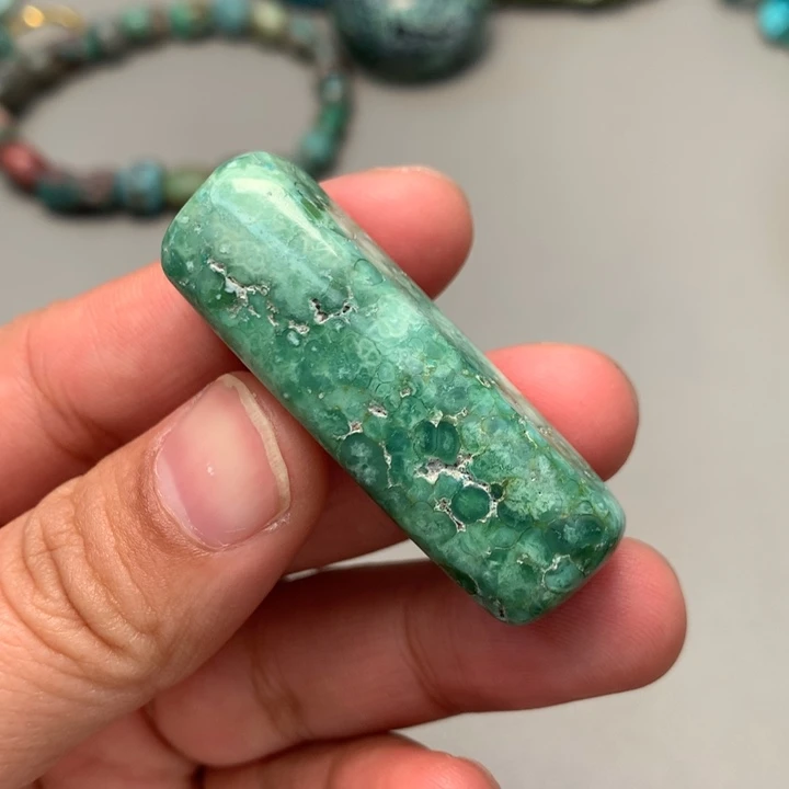 绿松石未镶嵌颈饰