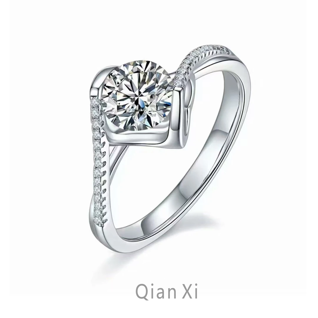 925银莫桑石戒指 925莫桑石戒指-微镶天使之吻1克拉-合成碳硅石
