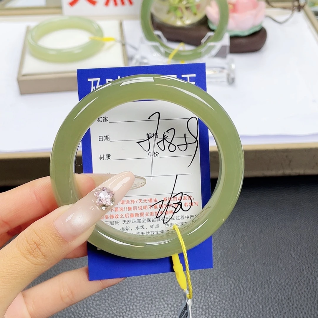 和田玉未镶嵌手镯