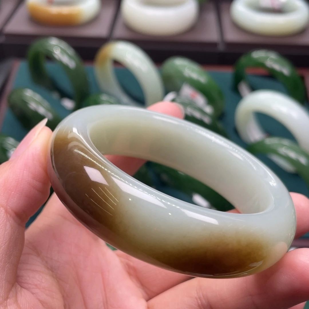 和田玉（糖玉）未镶嵌手镯