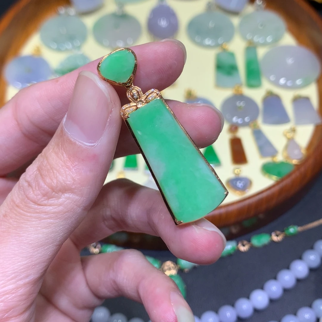 翡翠吊坠(不含链)18K金镶嵌