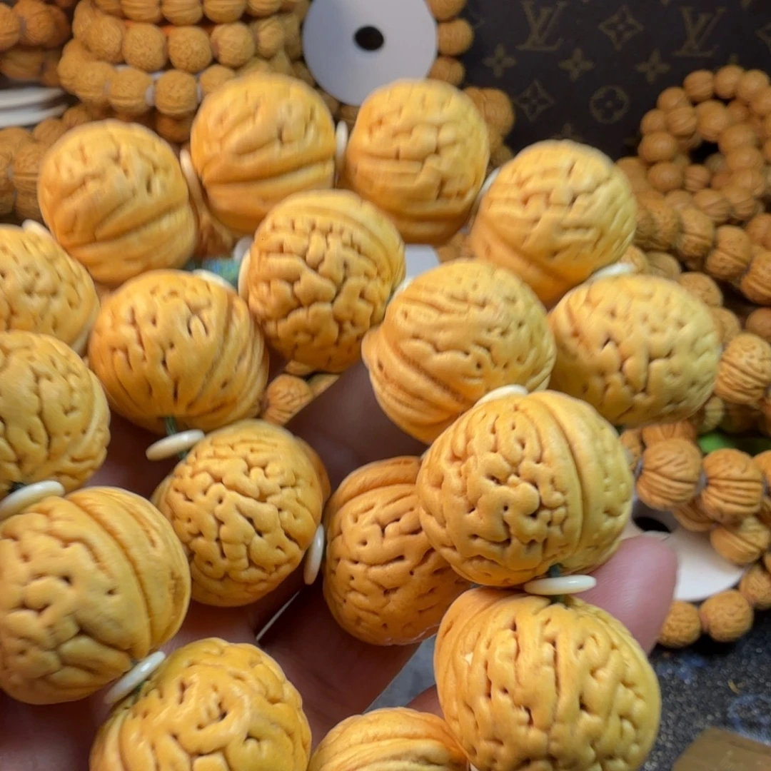 陆***凤猴头核桃吊坠野生肌肉