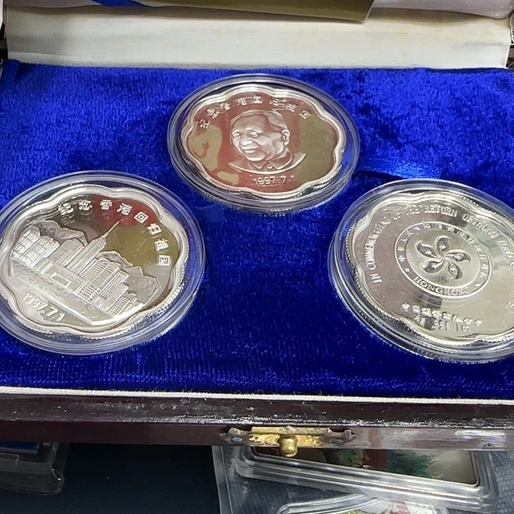 其他普通金属香港纪念章一套三枚三盎司银