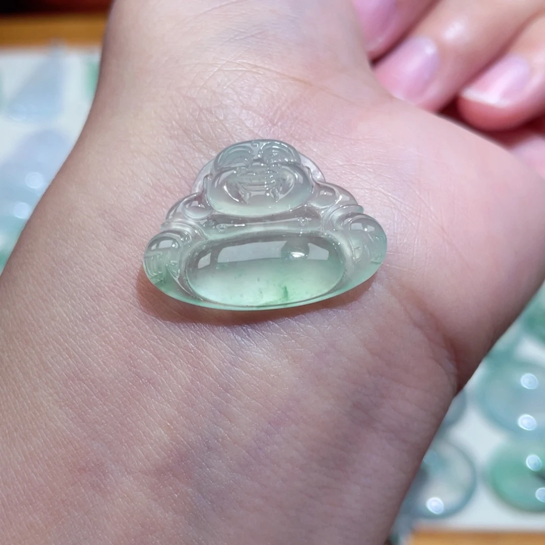 翡翠未镶嵌颈饰佛公