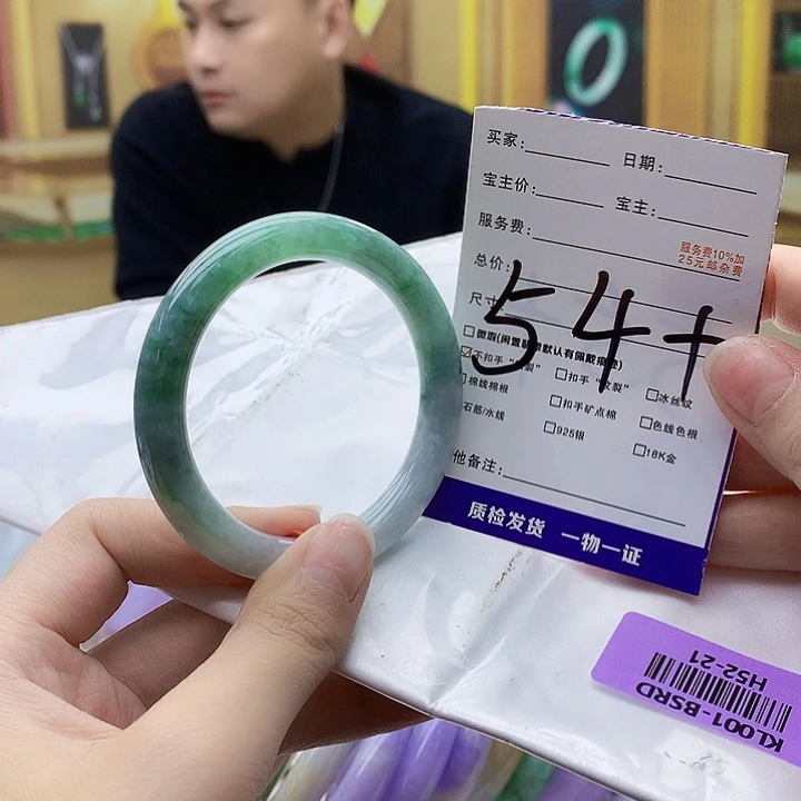 翡翠未镶嵌手镯9000……