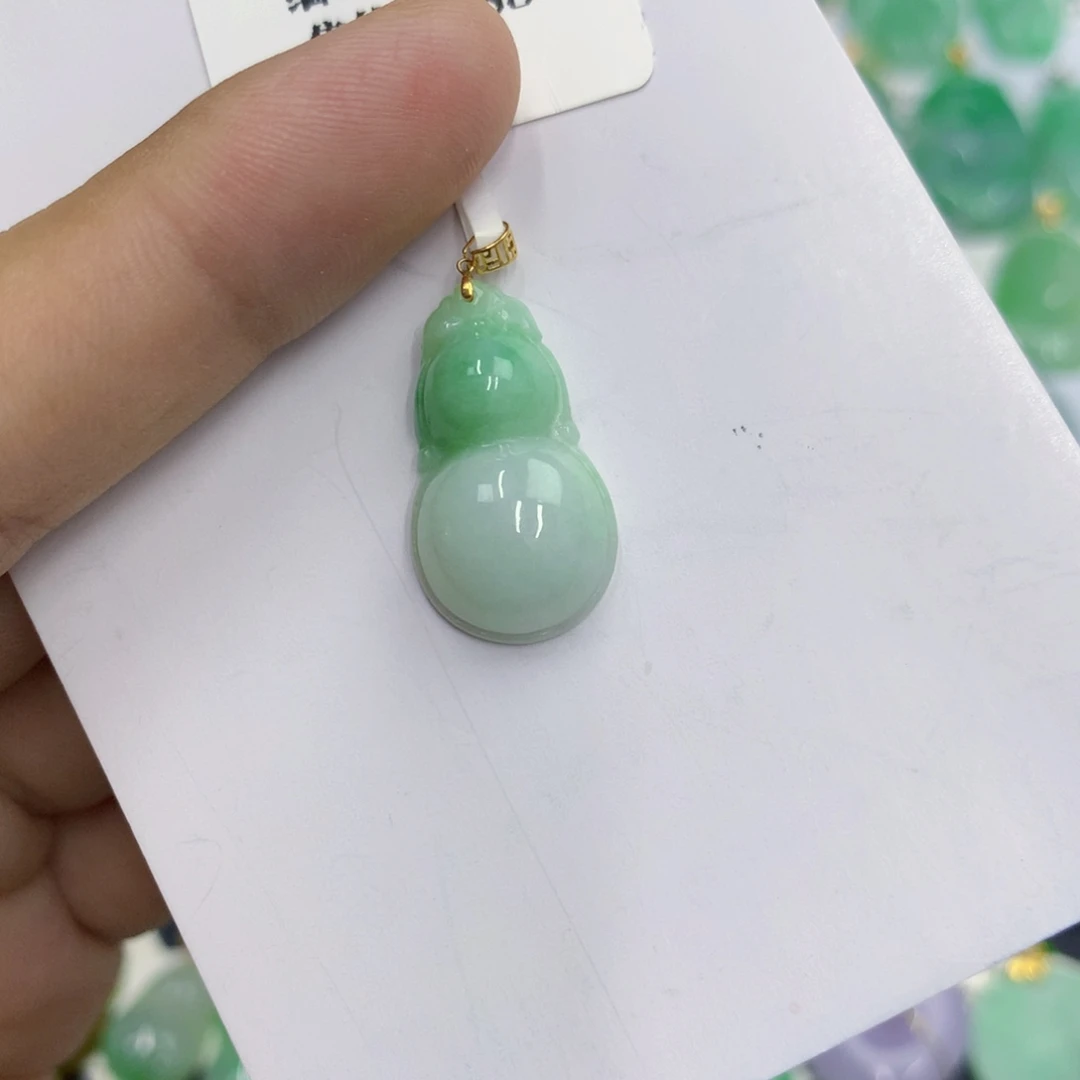 翡翠18K金镶嵌颈饰翡翠