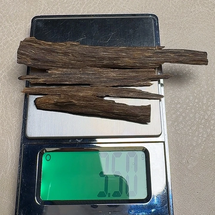 静水香舍缅甸虫漏3.5克，9分沉水