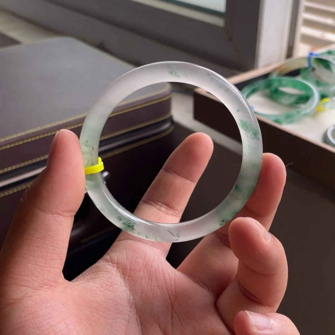 璐****石英质玉手镯未镶嵌