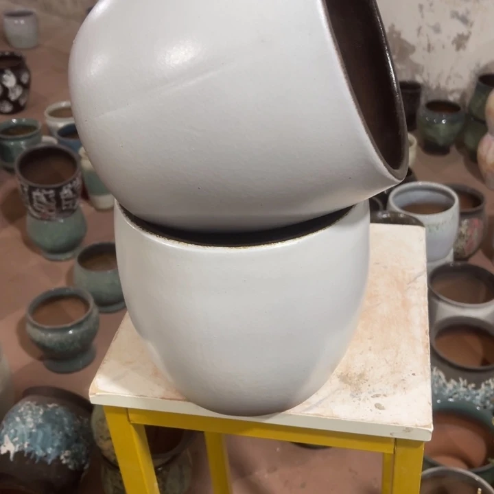 紫砂花盆口径20高度20两只小瑕疵