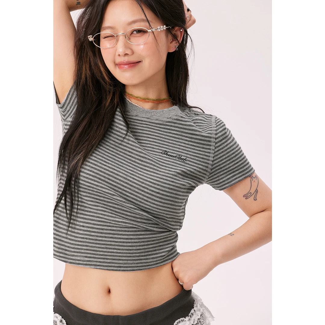 CHUU夏季女装字母刺绣设计撞色明线撞色百搭辣妹穿搭T恤