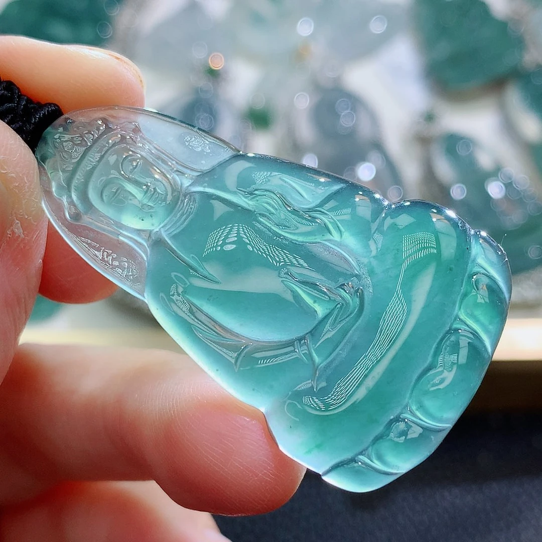 翡翠挂件未镶嵌翡翠