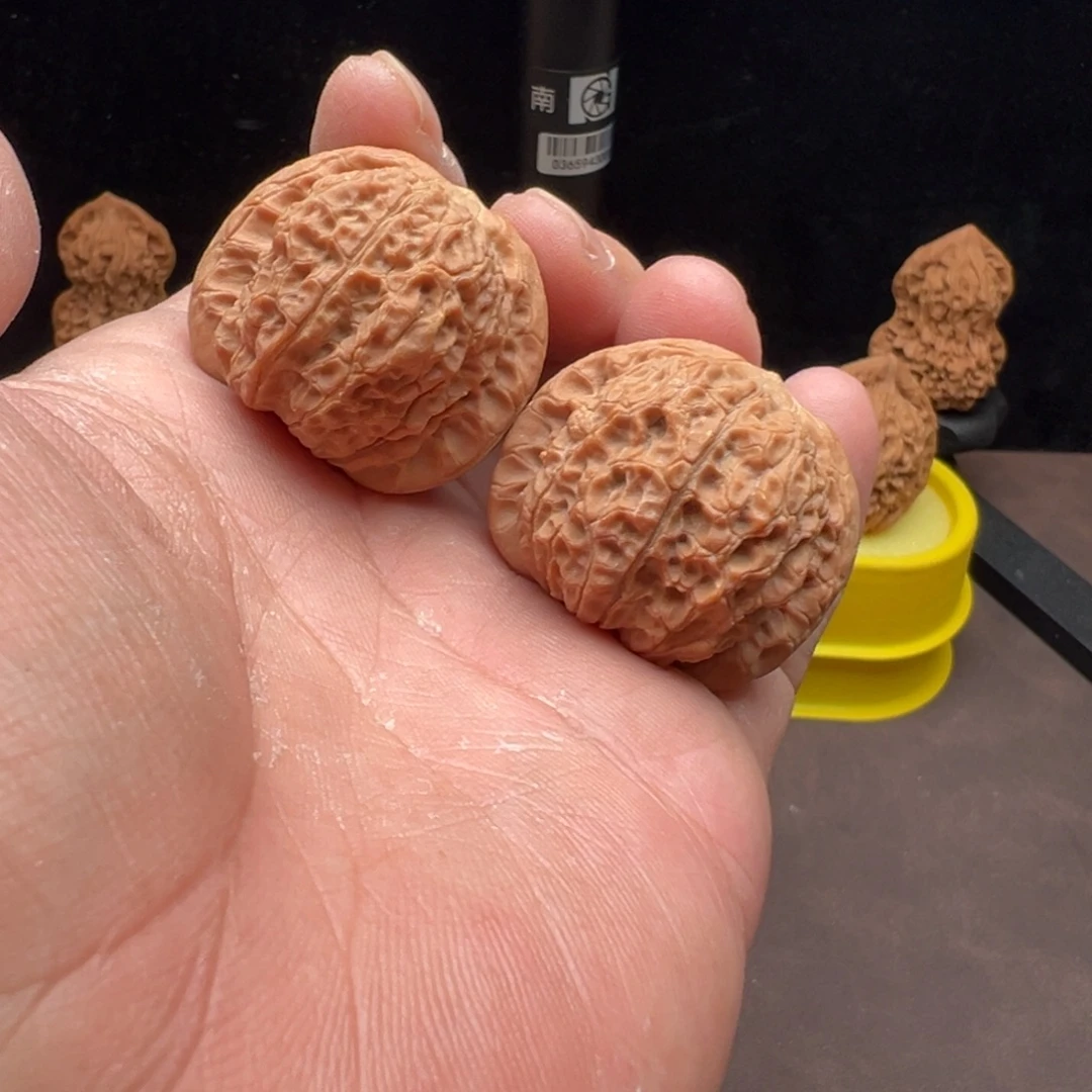 把件文玩核桃血麒麟，有黄