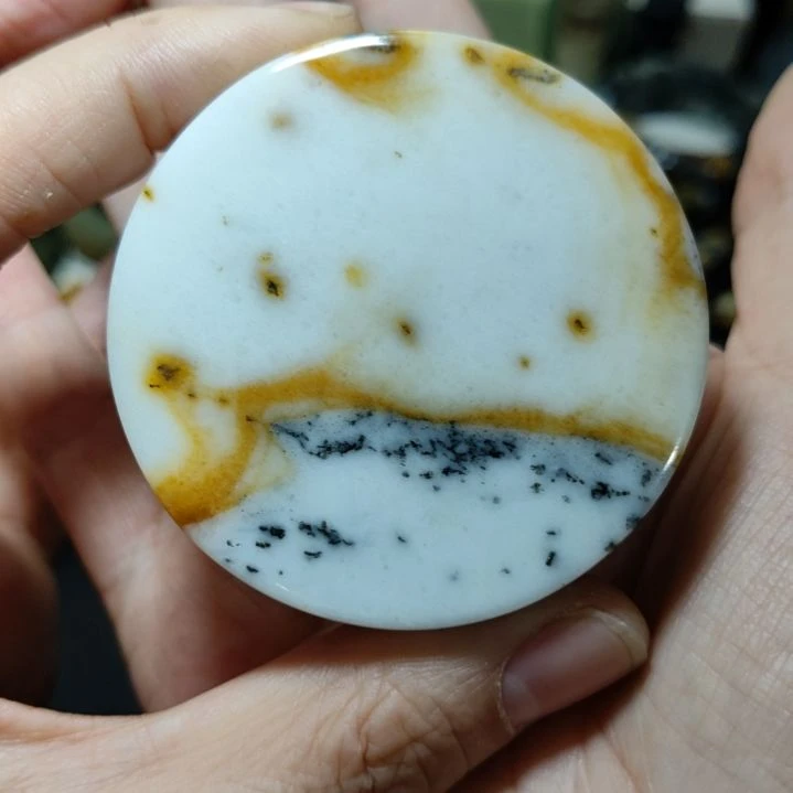 岫玉未镶嵌镯子心款式