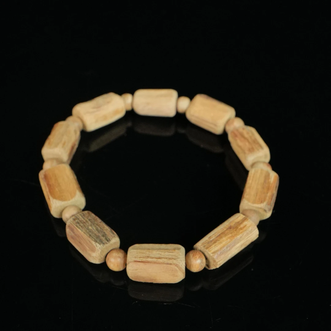 A8607 伊利安沉香熟结软丝高山老料 /  6.81g