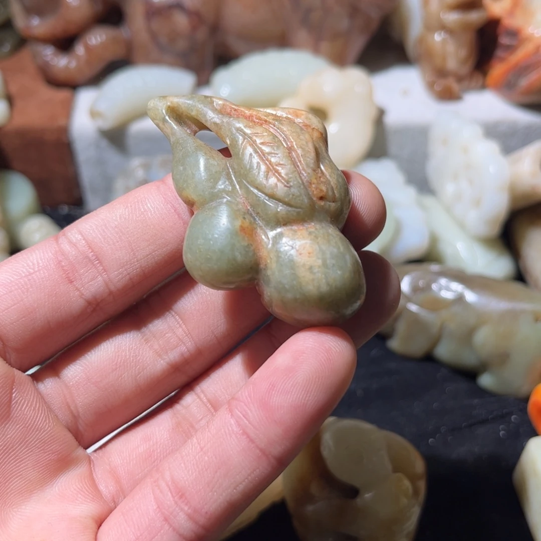 七***火和田玉未镶嵌挂件