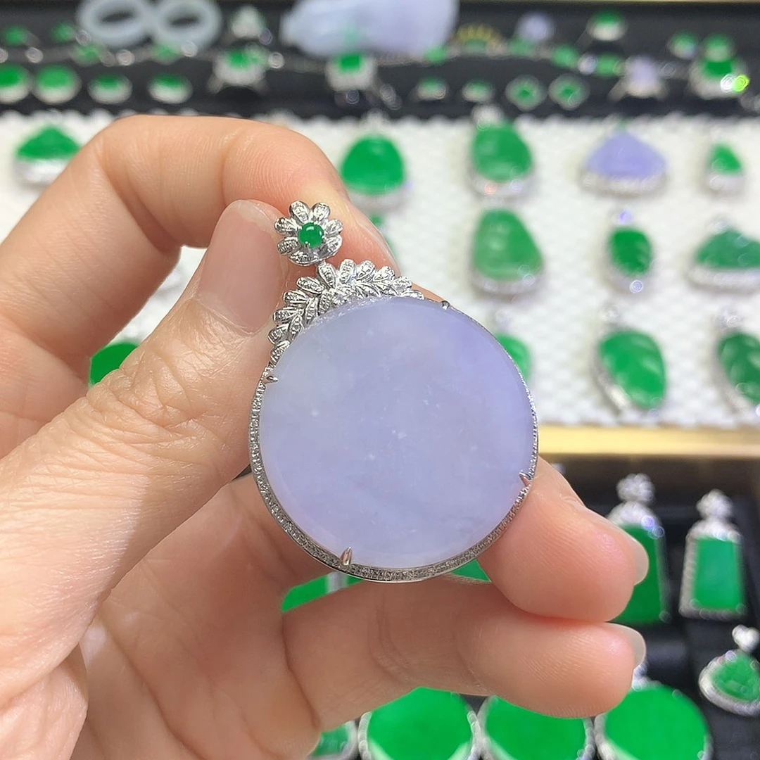 颈饰18K金镶嵌翡翠吊坠