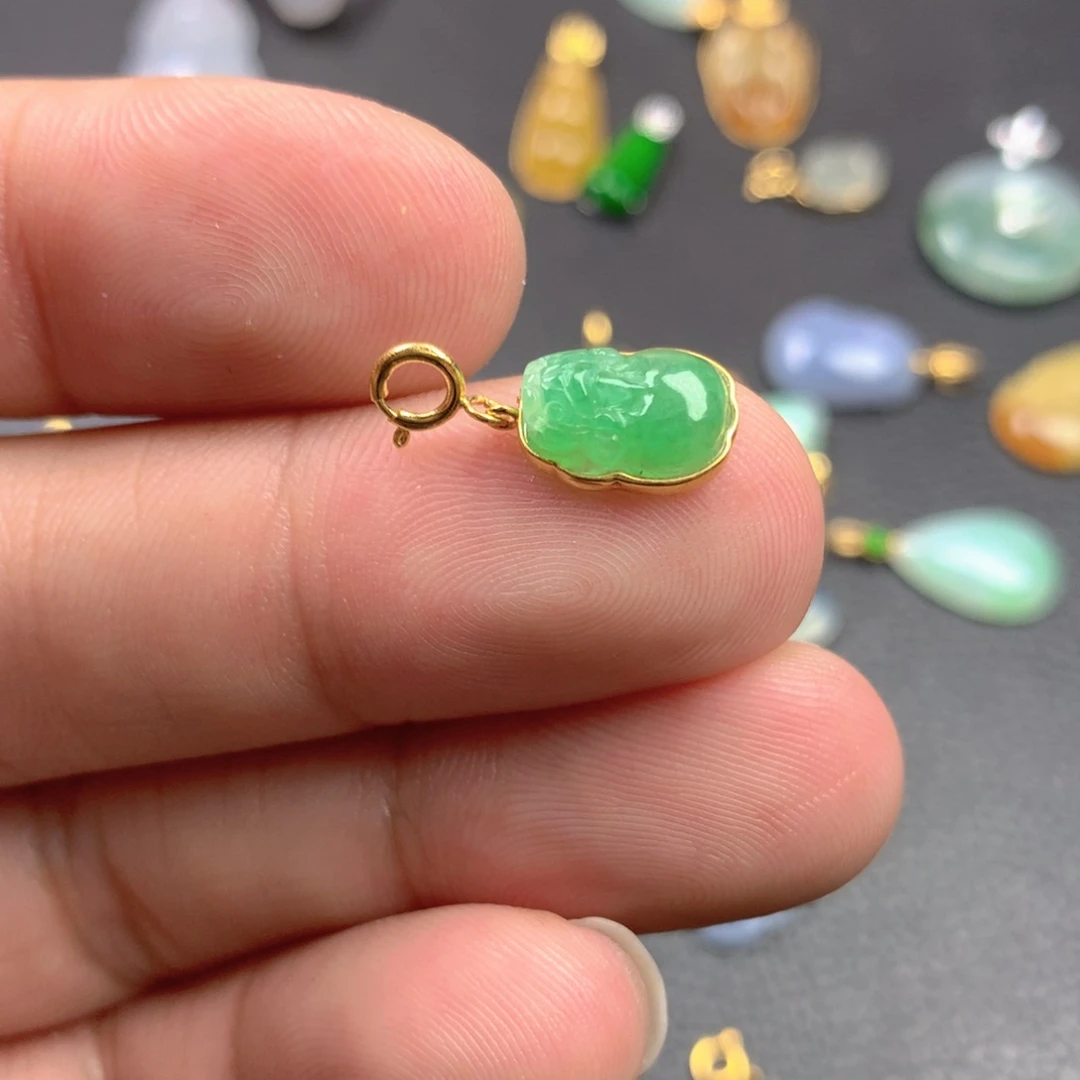 【闪购商品】颈饰18K金镶嵌翡翠