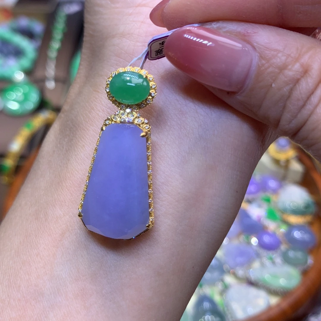 翡翠18K金镶嵌颈饰