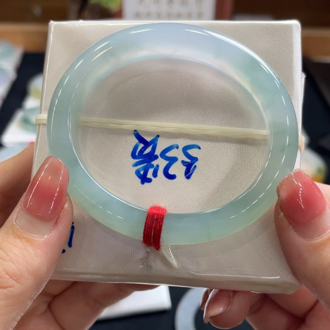 翡翠手镯未镶嵌53贵