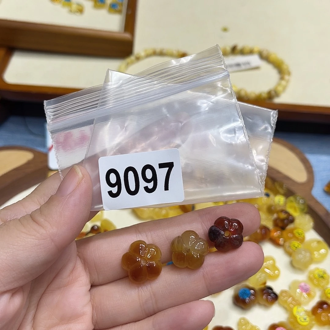 琥珀未镶嵌珠宝奇石