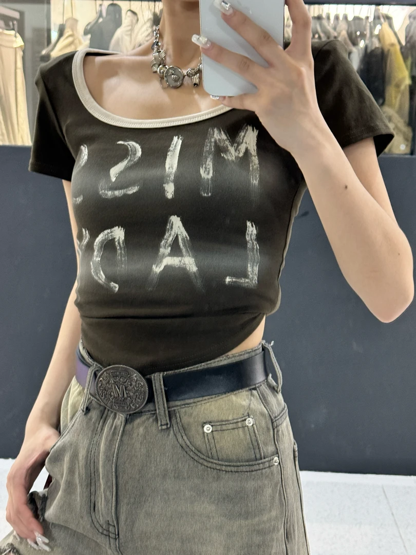 YUYU女装新款时尚洋气百搭U领字母垫肩T