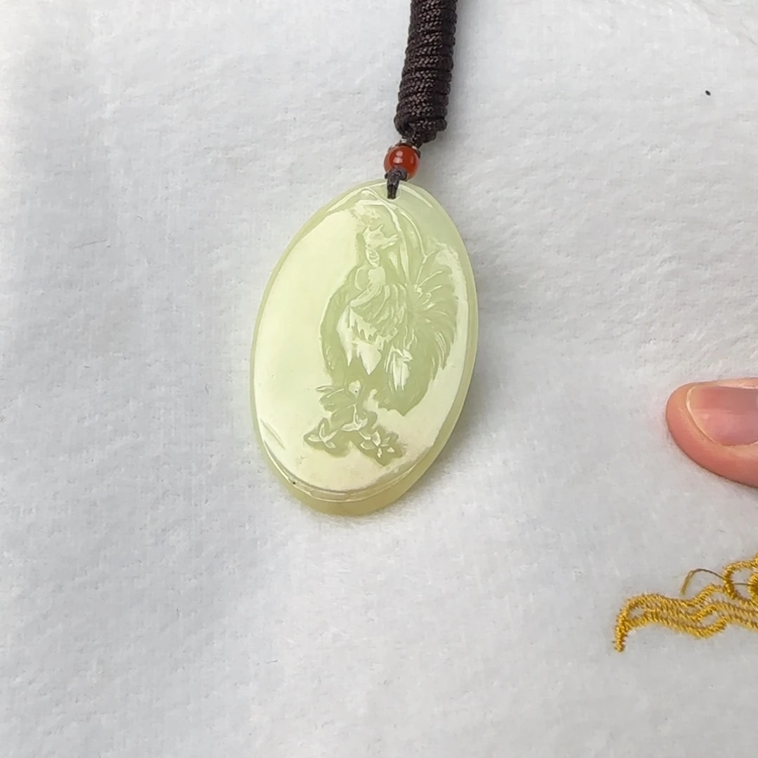 岫岩老玉（透闪石质玉）未镶嵌颈饰生肖鸡