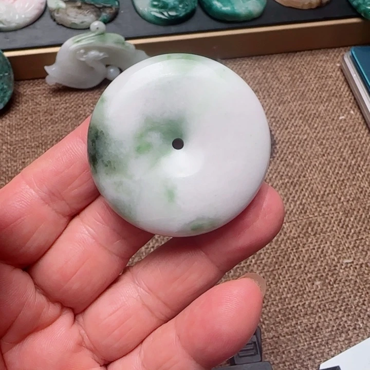 独山玉未镶嵌颈饰