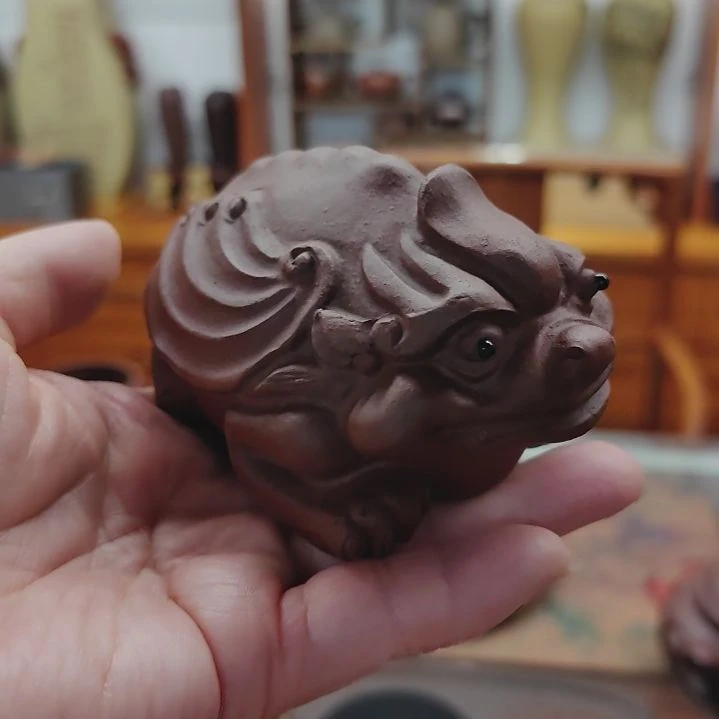 紫砂茶宠貌貅手把件手工制作9cm左右红泥