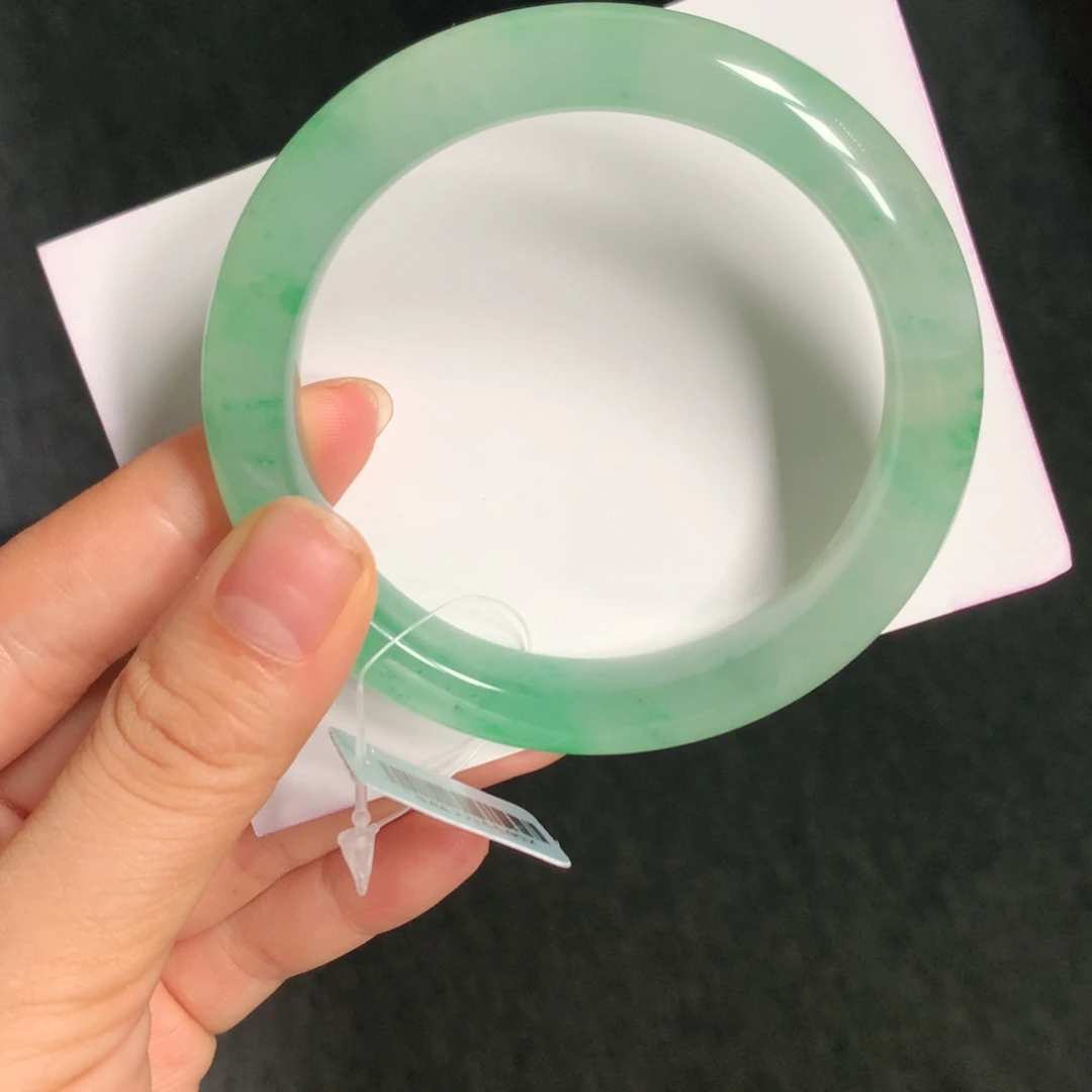 未镶嵌手镯石英质玉（非洲翠）