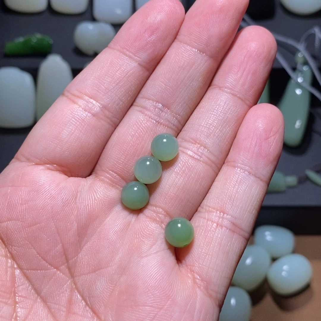 和田玉未镶嵌颈饰贝*