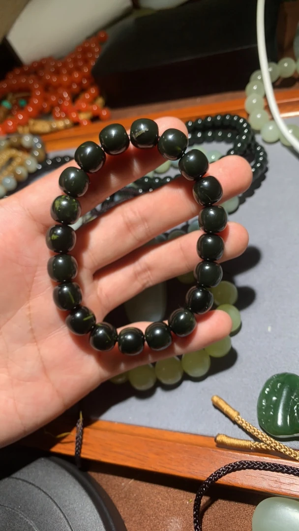 新疆和田玉精工单圈手串