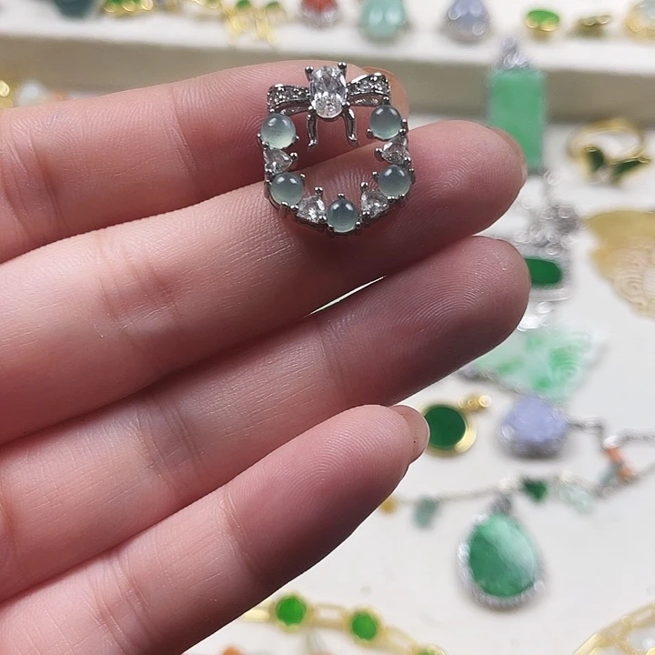 翡翠14K金镶嵌颈饰