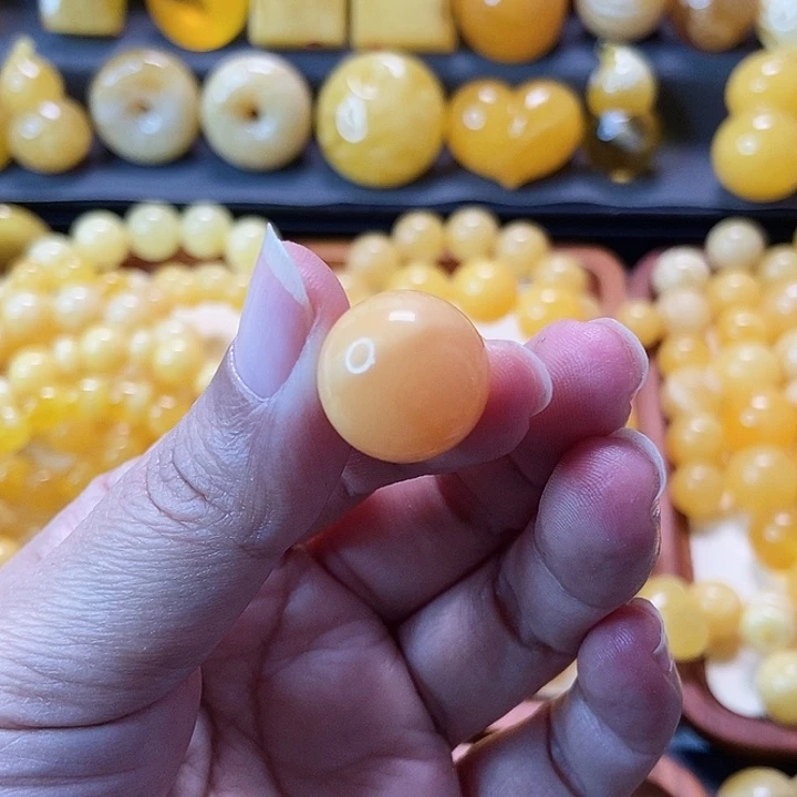 琥珀未镶嵌颈饰天然蜜蜡
