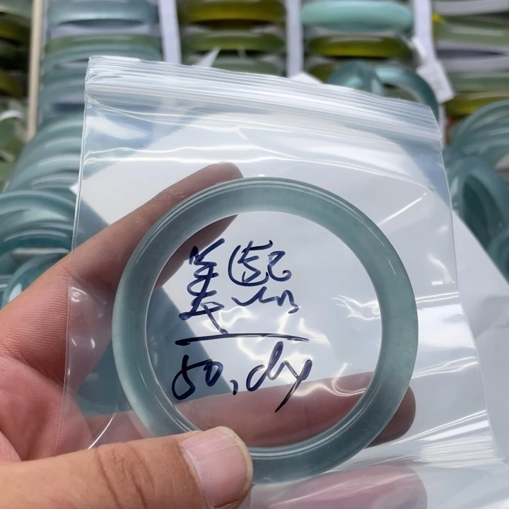 美***）石英质玉手镯未镶嵌