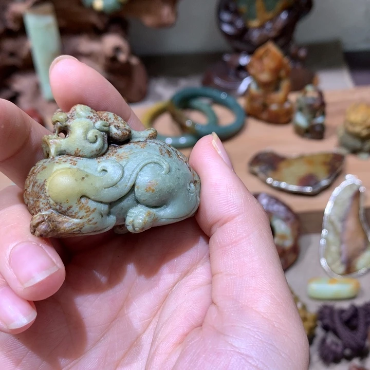 未镶嵌岫岩河磨玉(透闪石质玉)把件
