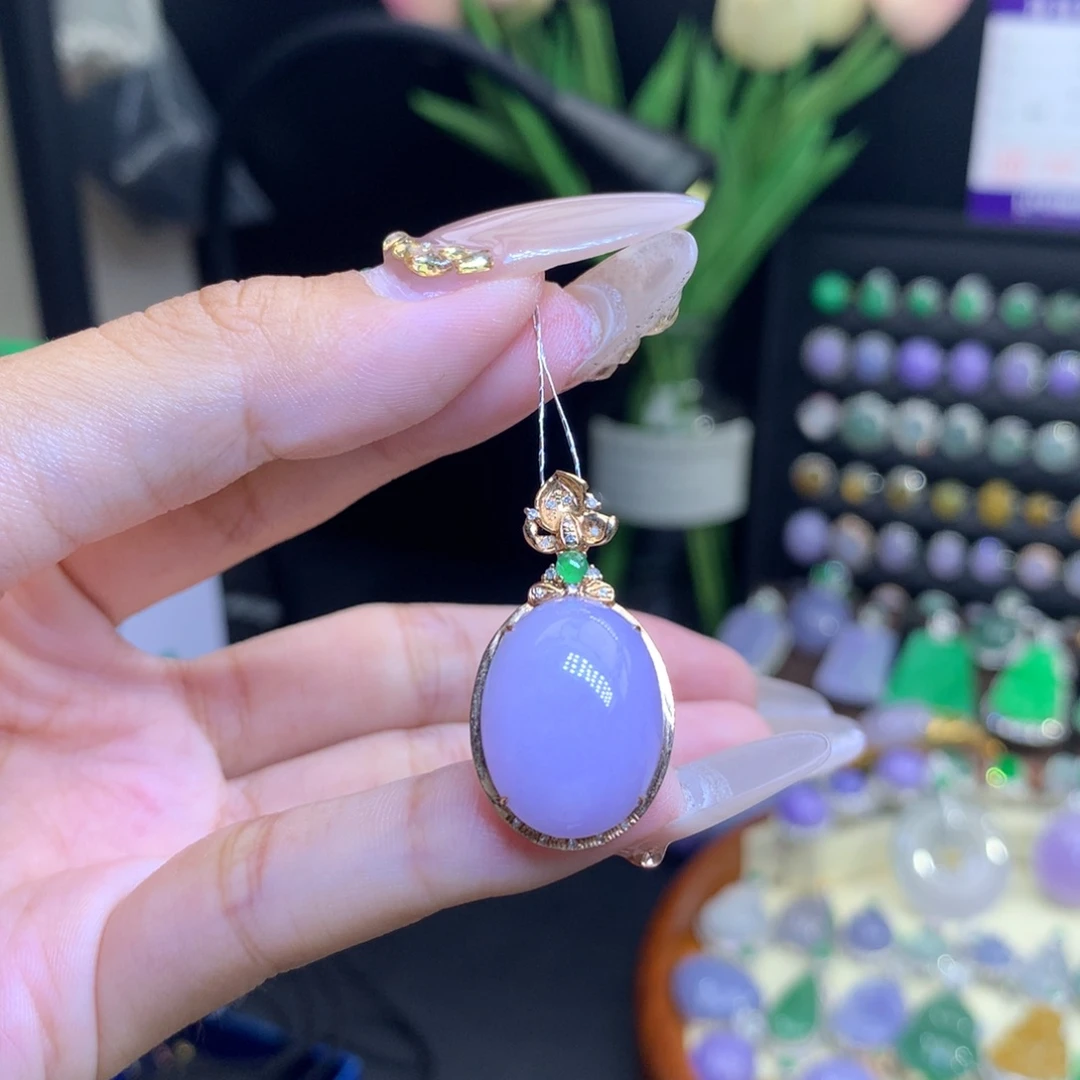 翡翠18K金镶嵌颈饰