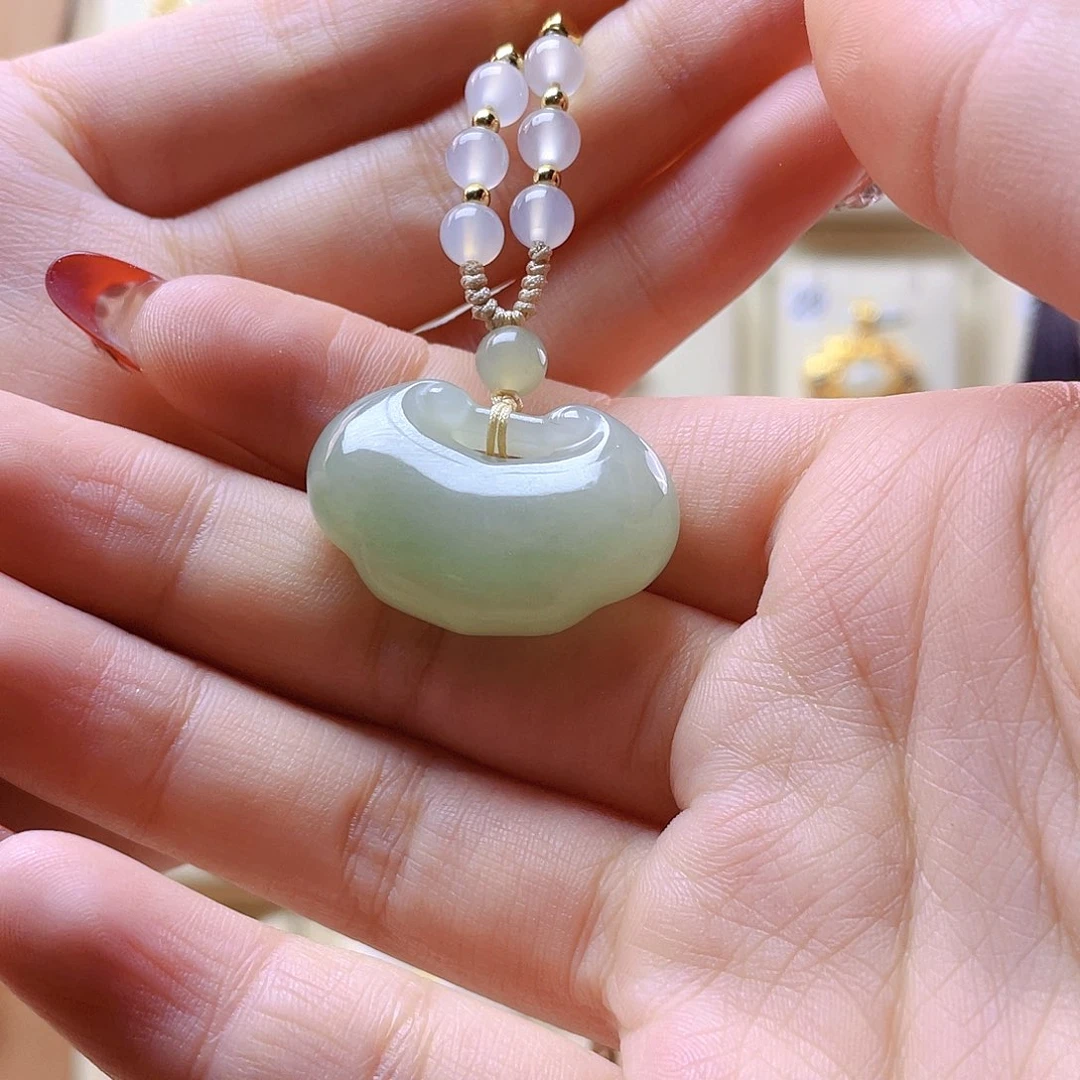 和田玉吊坠(赠链)未镶嵌泉*